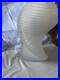 Montana-Vase-decoratif-torsade-en-verre-depoli-blanc-signe-Montana-01-jtot