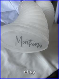 Montana Vase décoratif torsadé en verre dépoli blanc signé Montana