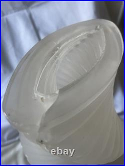 Montana Vase décoratif torsadé en verre dépoli blanc signé Montana