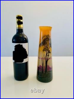 Muller Frères, Lunéville. Vase à décor peint d'un Paysage Lacustre