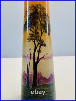 Muller Frères, Lunéville. Vase à décor peint d'un Paysage Lacustre