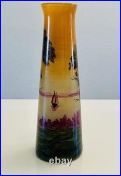 Muller Frères, Lunéville. Vase à décor peint d'un Paysage Lacustre