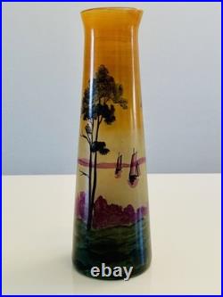 Muller Frères, Lunéville. Vase à décor peint d'un Paysage Lacustre