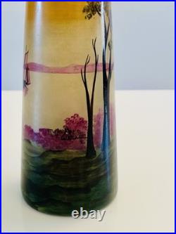 Muller Frères, Lunéville. Vase à décor peint d'un Paysage Lacustre