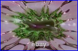 Murano, Italie, bol ondulé colossal en verre d'art vert et violet. 1970s