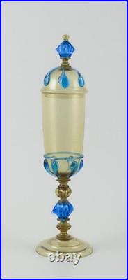 Murano, Italy. Grand vase à couvercle en verre d'art bleu et fumé