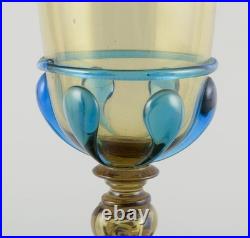 Murano, Italy. Grand vase à couvercle en verre d'art bleu et fumé