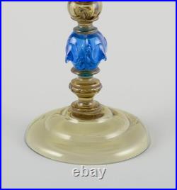 Murano, Italy. Grand vase à couvercle en verre d'art bleu et fumé