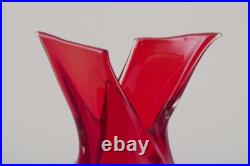 Murano, Italy. Vase d'art en verre transparent et rouge