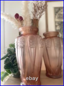 Paire De Vase (2) Verre Pressé Moulé Dépoli Rose Art Déco Circa 1930 Espaivet Paire De Vase (2) Verre Pressé Moulé Dépoli Rose Art Déco Circa 1930 Espaivet