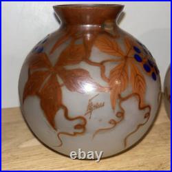 Paire De Vases Boule En Verre Peint Signé Fanus École De Nancy