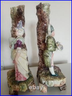Paire Soliflore ancien Scène de genre romantique dans le goût du XVIIIe Paire Soliflore ancien Scène de genre romantique dans le goût du XVIIIe