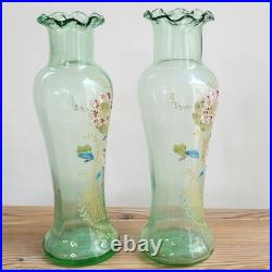 Paire de Vases en Verre Émaillé Fleurs Ombellifères Bords Godronés Art Nouveau