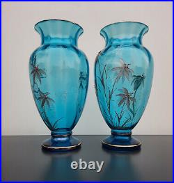 Paire de grands vases anciens en cristal couleur bleu émaillé Saint-Louis St