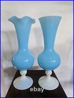 Paire de vase en verre soufflé bleu opalin H. 35 cm