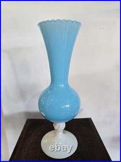Paire de vase en verre soufflé bleu opalin H. 35 cm