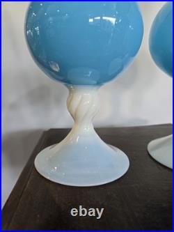 Paire de vase en verre soufflé bleu opalin H. 35 cm
