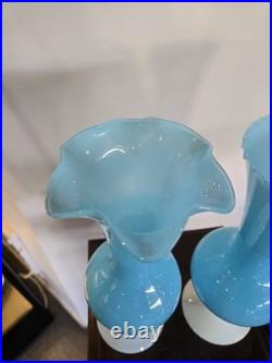 Paire de vase en verre soufflé bleu opalin H. 35 cm