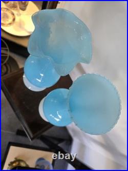 Paire de vase en verre soufflé bleu opalin H. 35 cm