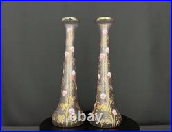 Paire de vases Art nouveau en verre émaillé à décor en relief de trèfles