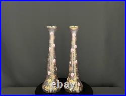 Paire de vases Art nouveau en verre émaillé à décor en relief de trèfles