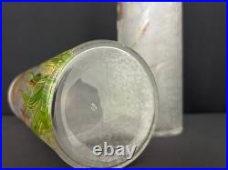 Paire de vases Baccarat en verre givré, décor d'iris émaillés