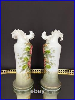 Paire de vases Bristol en opaline peinte