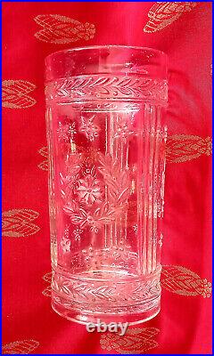 § Paire de vases anciens en verre moulé, signés VS, couronne de laurier, 17cm