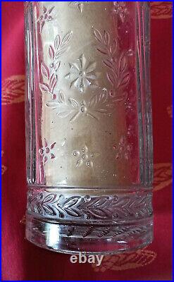 § Paire de vases anciens en verre moulé, signés VS, couronne de laurier, 17cm