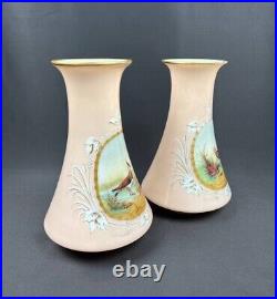 Paire de vases cornets en cristal d'opale teinté blanc