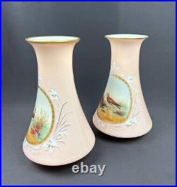 Paire de vases cornets en cristal d'opale teinté blanc