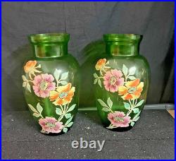 Paire de vases émaillés décor de fleurs