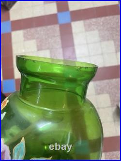 Paire de vases émaillés décor de fleurs