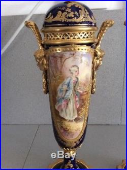 Paires De Vases de Sèvre signé, époque Napoléon III