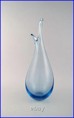 Per Lütken for Holmegaard. Vase en verre d'art dans des tons bleu clair