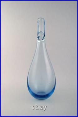 Per Lütken for Holmegaard. Vase en verre d'art dans des tons bleu clair