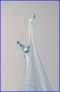 Per Lütken for Holmegaard. Vase en verre d'art dans des tons bleu clair