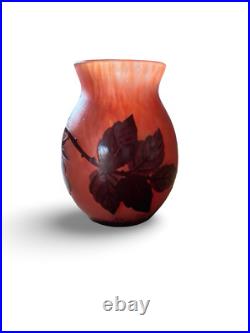 Petit vase A Delatte Nancy orange dégagé à l'acide Petit vase A Delatte Nancy orange dégagé à l'acide