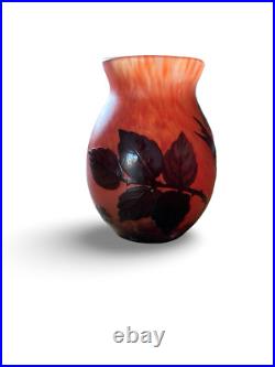 Petit vase A Delatte Nancy orange dégagé à l'acide Petit vase A Delatte Nancy orange dégagé à l'acide