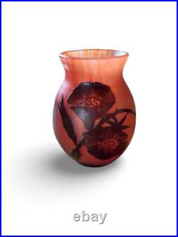 Petit vase A Delatte Nancy orange dégagé à l'acide Petit vase A Delatte Nancy orange dégagé à l'acide