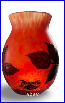 Petit vase A Delatte Nancy orange dégagé à l'acide Petit vase A Delatte Nancy orange dégagé à l'acide
