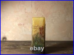 Petit vase Daum Nancy à section carrée Art Nouveau Motif campanules