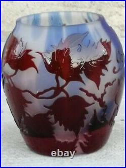 Petit vase GALLE verre double acide décor feuilles glass
