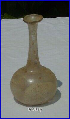 Petit vase en verre soufflé, époque romaine. Haut. 14,8 cm Très bon état