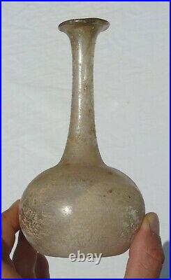 Petit vase en verre soufflé, époque romaine. Haut. 14,8 cm Très bon état