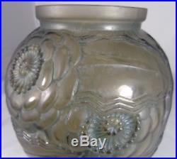 Pierre D'Avesn Beau vase en verre moulé, époque Art Déco, décor de pavots