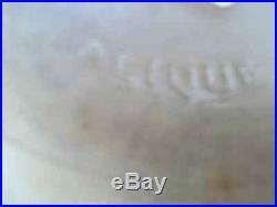R. LALIQUE Vase Mimosa en verre blanc moulé soufflé patiné mat Signé R LALIQUE