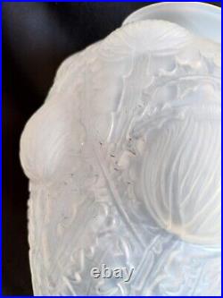 R Lalique / Vase en verre moulé opalescent / Modèle Domrémy/Chardons / Art Déco