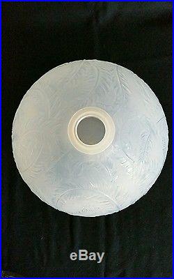 R. Lalique vase opalescent plumes époque 1920