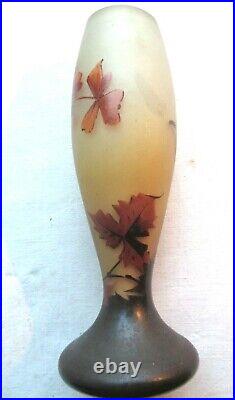 RARE Vase Art Nouveau, pâte de verre au décor de feuillage cuivré signé Peynaud